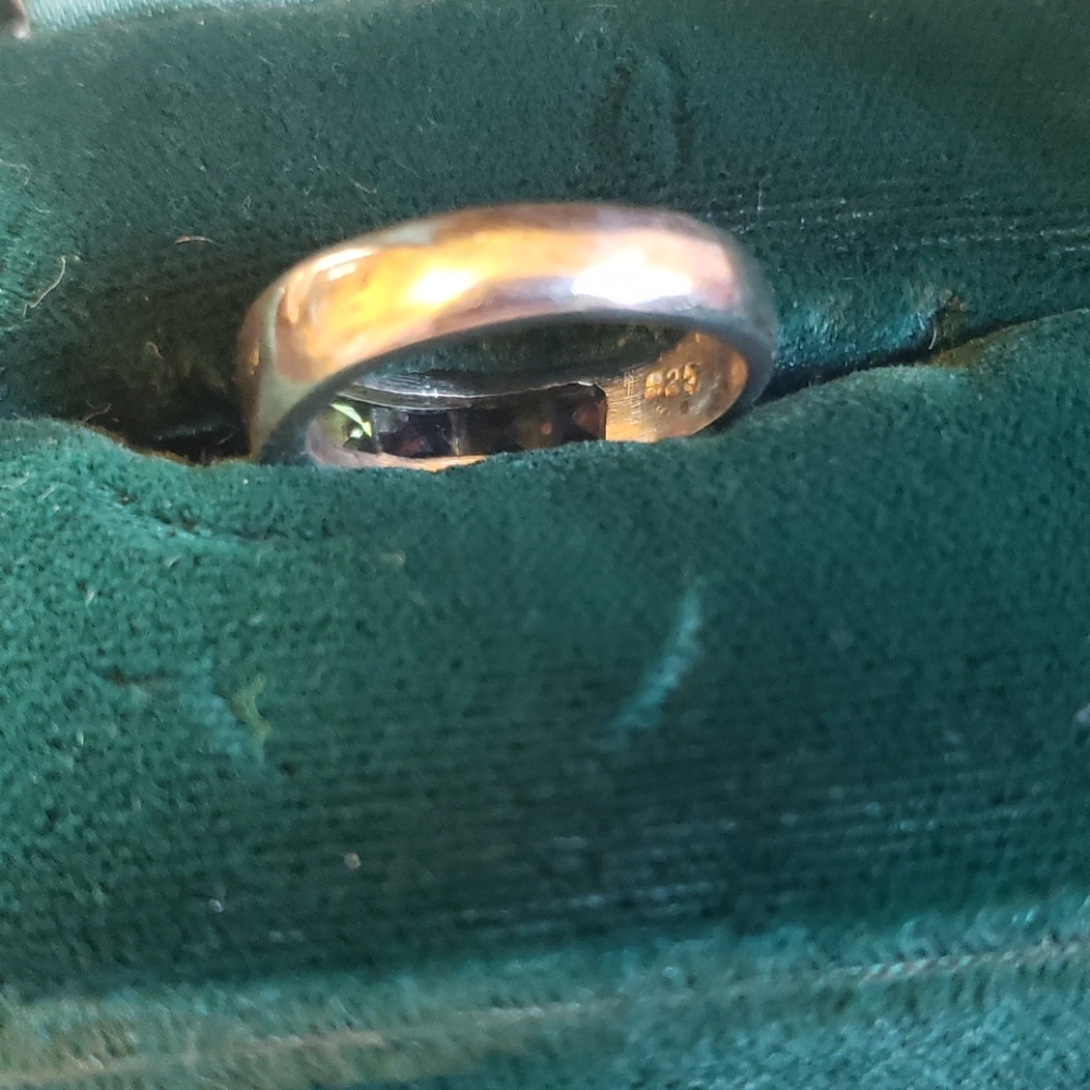 Rainbow ring. - Picture 3 of 4
